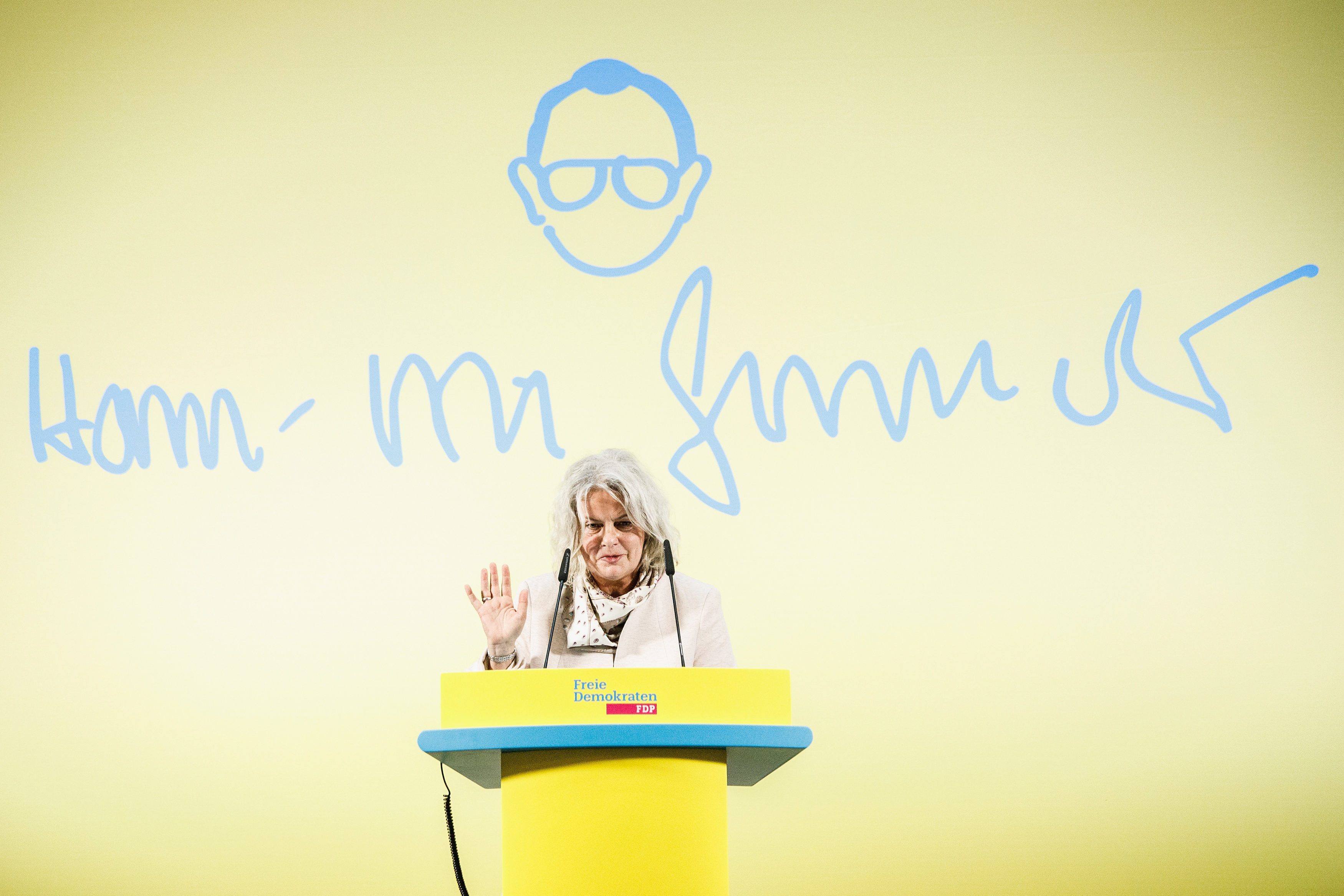 Die Autorin des Buches «Mensch Genscher», Bettina Schaefer, liest aus ihrem Buch währen der Buchpräsentation anlässlich des 70. Jahrestag der Gründung der FDP