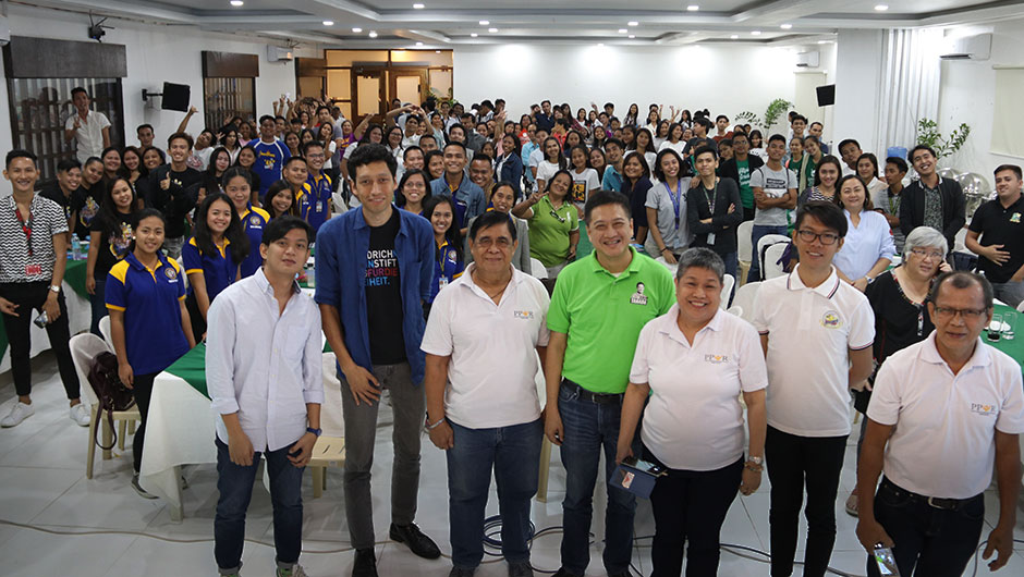 Group photo of the 'I am Free to Lead' panel and audience