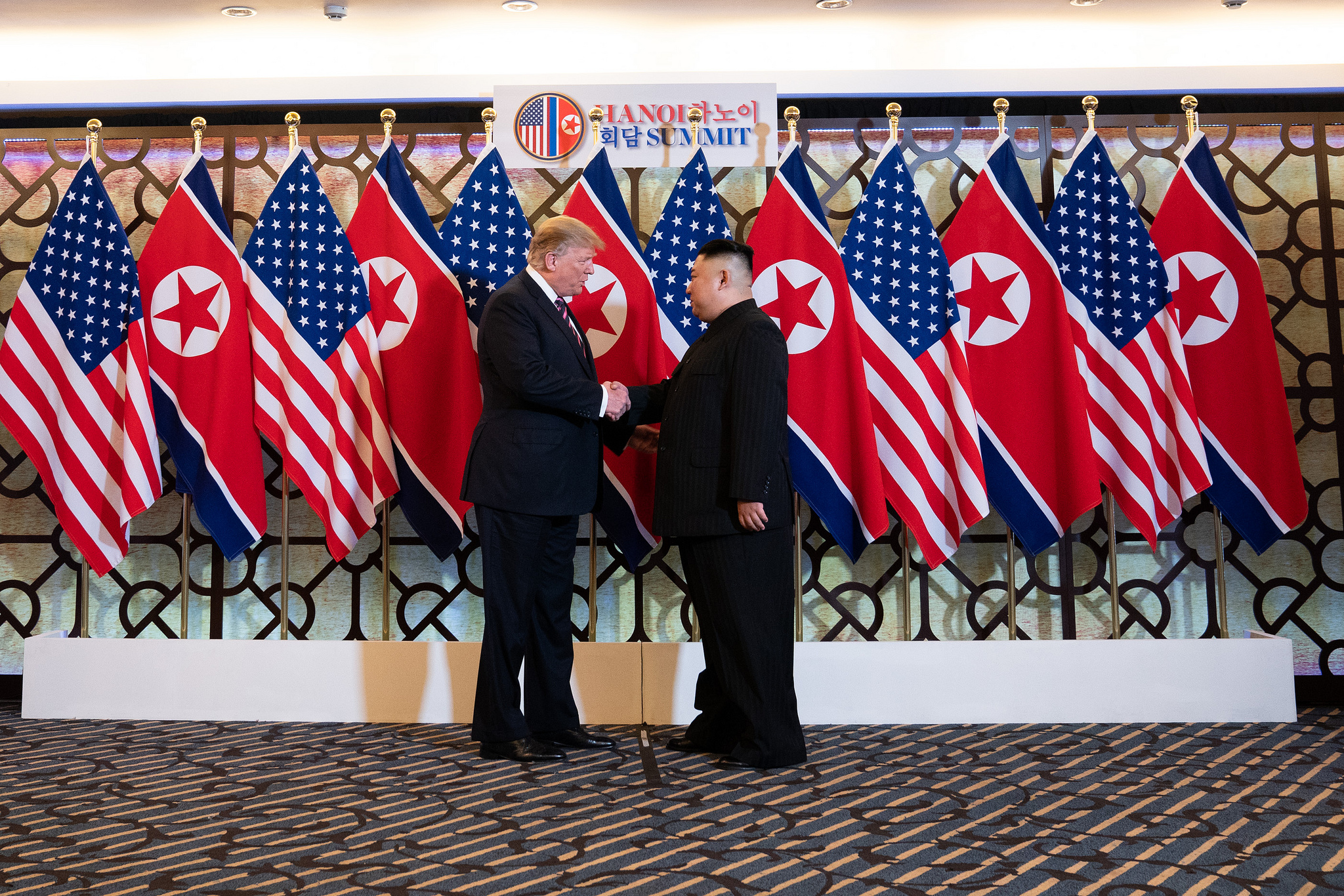  Donald J. Trump und Kim Jong Un in Hanoi.