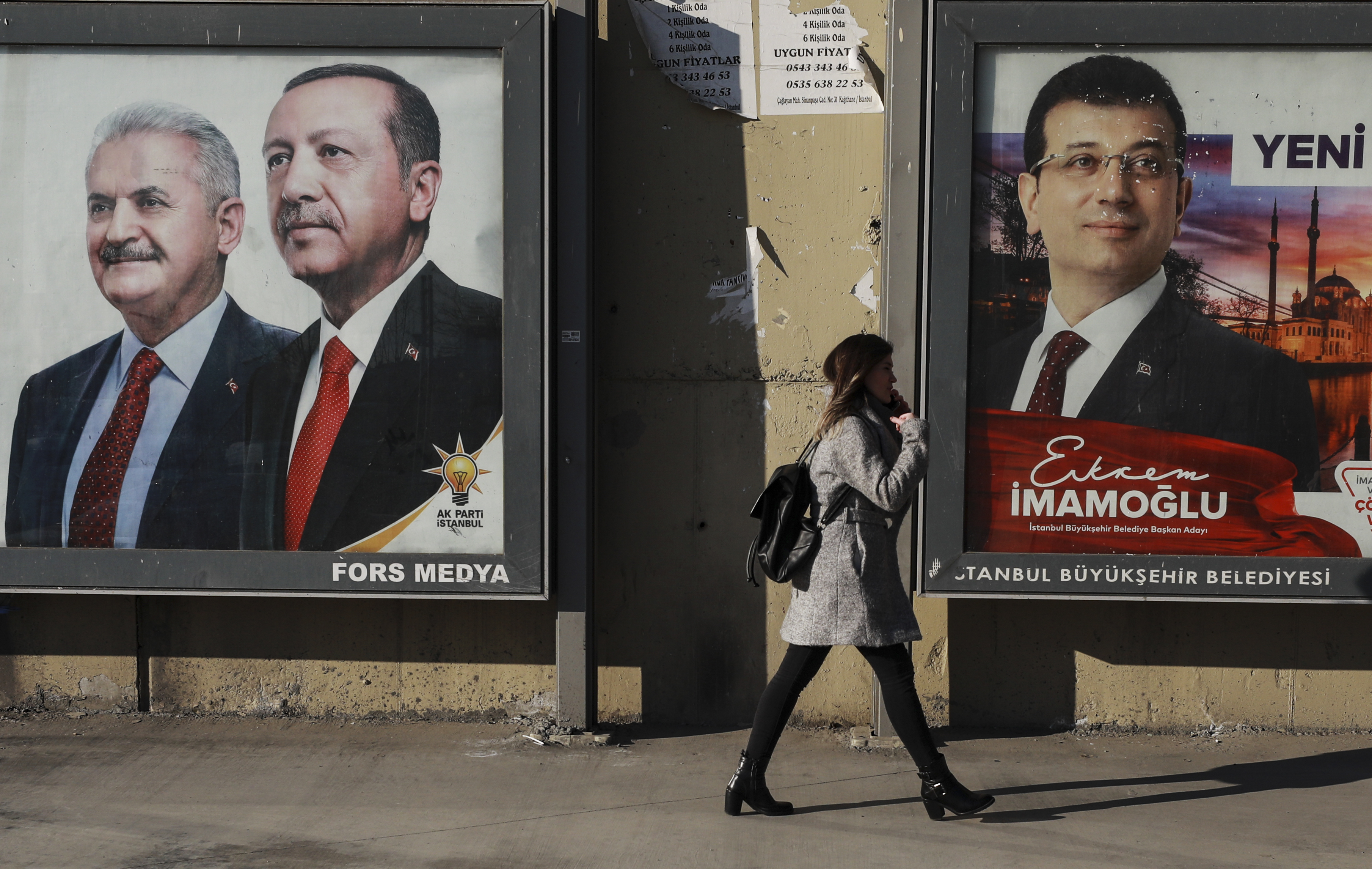 Wahlplakate in Istanbul, auf der linken Seite der Kandidat der AKP Binali Yildirim und rechts der Kandidat Ekrem Imamoglu der Republikanischen Volkspartei CHP