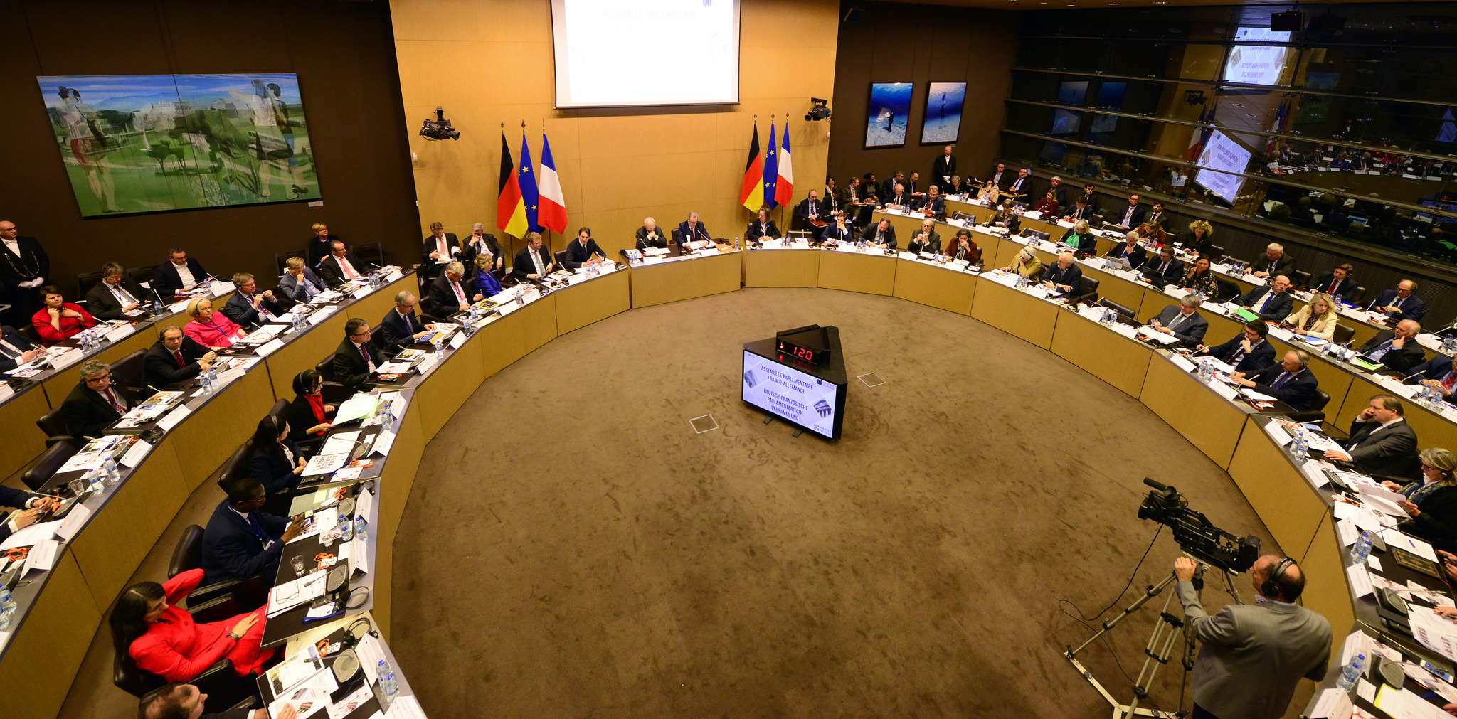 Blick in den Salle Lamartine während der konstituierenden Sitzung der Deutsch-Französischen Parlamentarischen Versammlung.
