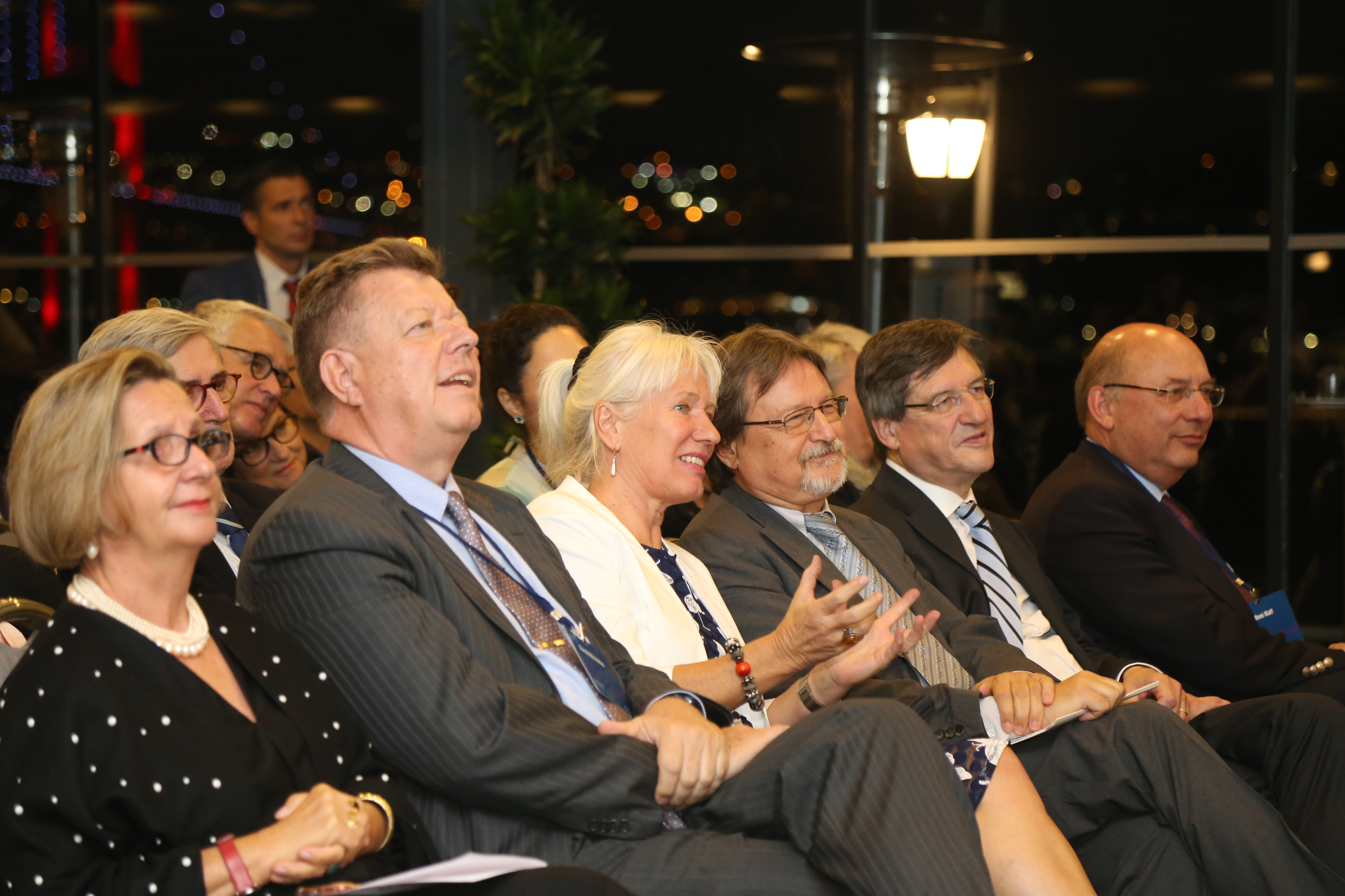 Partnerlerimiz ve arkadaşlarımız ile bir araya gelmişken aramızdan ayrılacak olan direktörmüz Dr. Hans-Georg Fleck’e “Güle Güle” derken ve onun yerine gelecek olan Dr. Ronald Meinardus’a da “Hoş Geldiniz” deme fırsatı bulduk.