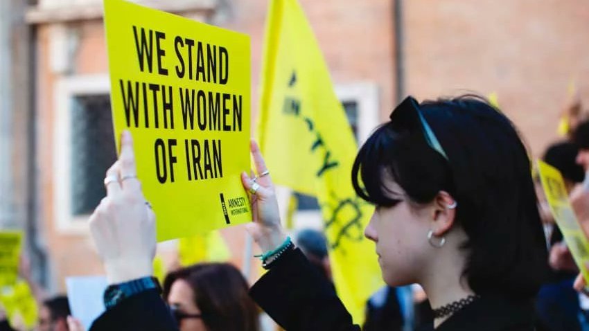 Derechos Humanos: El Grito de Libertad de las Mujeres Iraníes