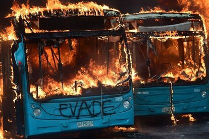 Brennende Busse in Santiago de Chile