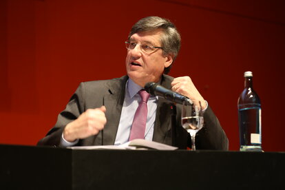 Karl-Heinz Paqué befasst sich mit der Wiedervereinigung aus ökonomischer Perspektive