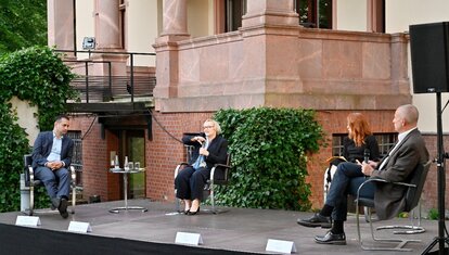 Bijan Djir-Saraj MdB, Prof. Dr. Verena Blechinger-Talcott, Jessica Nies und Sascha Tamm