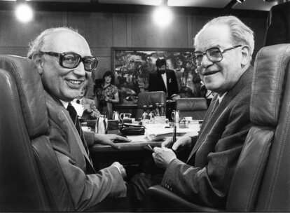 Wolfgang Mischnick und der SPD-Fraktionsvorsitzende Herbert Wehner, 1982.