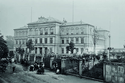 Das Staatsgymnasium in Dresden-Neustadt, um 1908.