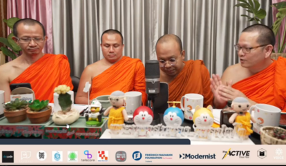 Bekannte Mönche besprechen Thailand Talks in ihren Facebook-Stream