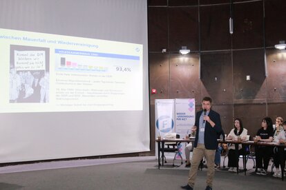 Frederic Spohr giving a presentation