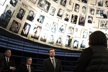 Buschmann in Holocaust Gedenkstätte Yad Vashem