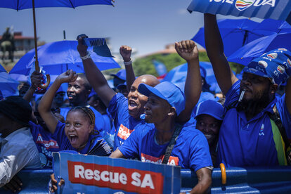 Südafrikanische Sympathisanten der Oppositionspartei Demokratische Allianz versammeln sich am Samstag, den 17. Februar 2024, in Pretoria, Südafrika, um ihr nationales Wahlprogramm im Vorfeld der Parlamentswahlen 2024 vorzustellen.