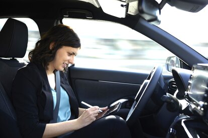 Gerade in Deutschland blicken die Menschen noch mit einer gewissen Skepsis auf die zunehmende Automatisierung des Automobils.