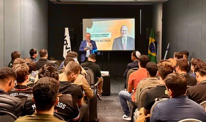 Cada vez mais jovens no Brasil se envolvem no ativismo político.