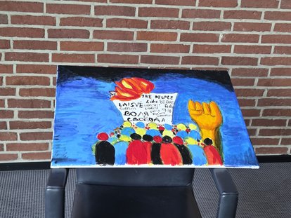 A painting about the state of press freedom that the seminar participants created during the art lab.