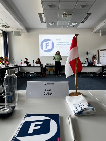 Seminar hari pertama dalam program International Academy for Leadership (IAF) yang diselenggarakan oleh Friedrich Naumann Stiftung di Gummersbach, Jerman, pada Minggu, 22 Juni 2025. Dokumentasi: Lani Diana.