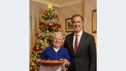 João Cotrim de Figueiredo with a gradmother