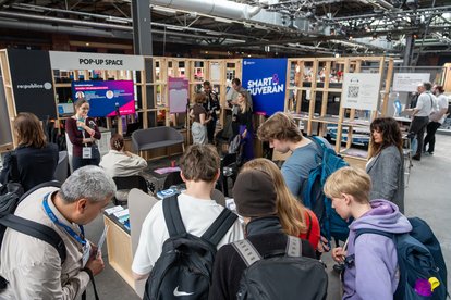 Interessierte informieren sich am FNF-Stand