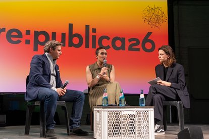 Nicole Büttner diskutiert mit Pascal Kaufmann und Céline Nauer