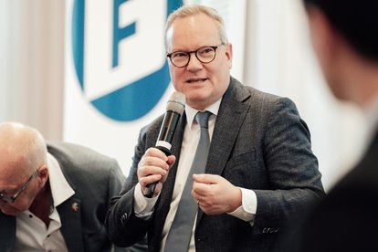 Dr. Hans-Dieter Holtzmann, Projektleiter der FNF in Südamerika