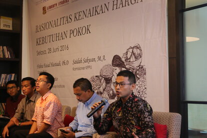Diskusi Publik “Rasionalitas Kenaikan Harga Kebutuhan Pokok”