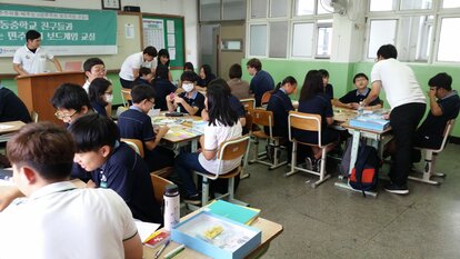 SimDemocracy session at Beondong Middle School