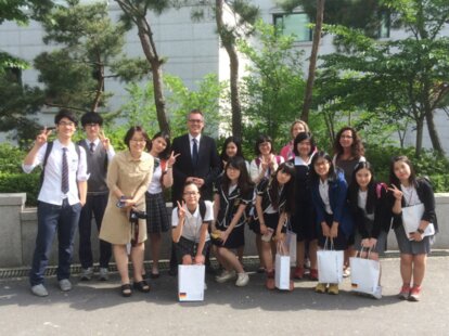 Korean high school stundents had many questions