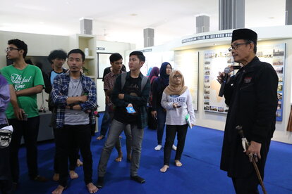 peserta bersama sesepuh Ahmadiyah