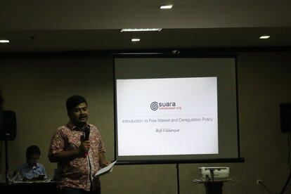 Presentasi materi hari kedua