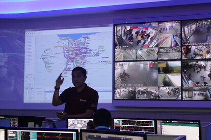 Mengunjungi Command Center TransJakarta