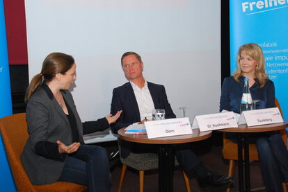 Thea Dorn, Linda Teeuteberg und Kai Kochmann im Gespräch.