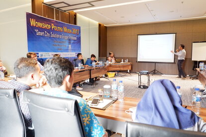 Presentasi Diovio Alfath sebagai perwakilan Climate Institute