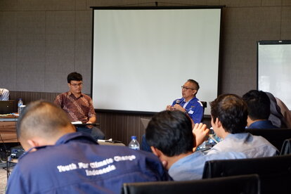 Presentasi M. Husni Thamrin sebagai perwakilan dari Partai Demokrat