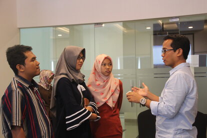 Diskusi peserta bersama dengan Nurkholisoh Aman