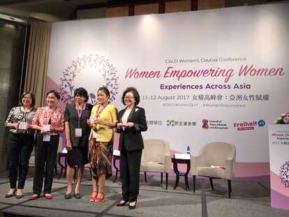 Kanan-Kiri: Yu-Chiou Tchen, Kanti W. Janis, Jayanti Devi Balaguru, Emily Lau dan Li-Feng Lee