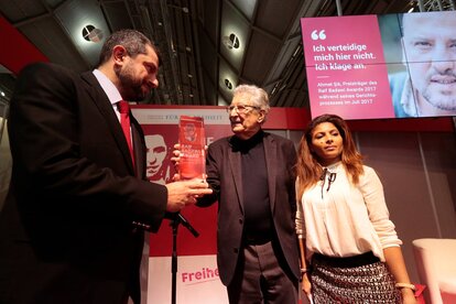 Gerhart Baum beim diesjährigen Raif Badawi Award auf der Frankfurter Buchmesse.