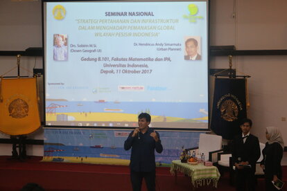 Pembukaan Seminar Geography Days 2017 oleh Coordinator Program FNF Indonesia, Ingo Hauter