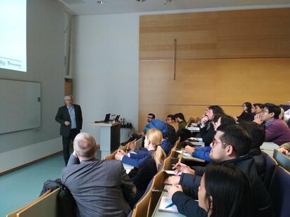 Salah satu sesi dalam ekskursi