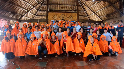 Youth leaders poses in solidarity for Disaster Preparedness