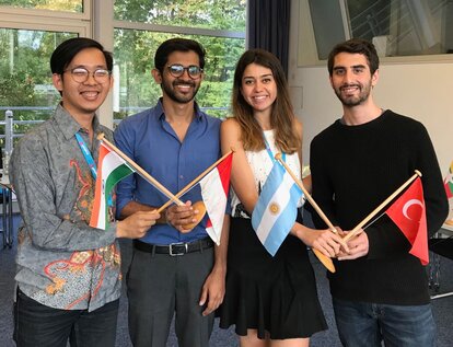 Bertukar Informasi dengan Peserta Lain