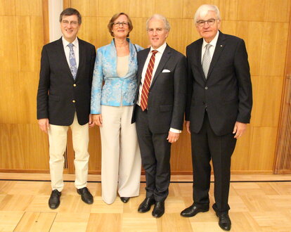FNF-Vorstandsvorsitzender Karl-Heinz Paqué, stellv. Kuratoriumsvorsitzende Liane Knüppel, Rüdiger von Fritsch und Kuratoriumsvorsitzender Jürgen Morlok