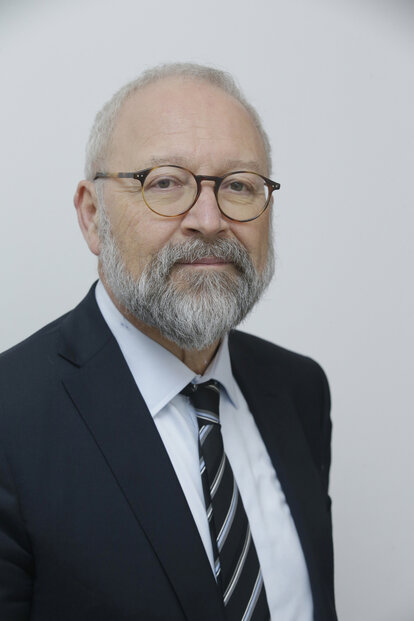 Herfried Münkler ist ein deutscher Politikwissenschaftler mit dem Schwerpunkt Politische Theorie und Ideengeschichte