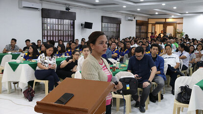 Aisa Mijeno of SALt features a video to the audience