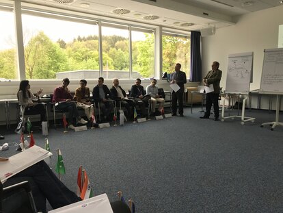 Sesi seminar dengan Prof Tooley