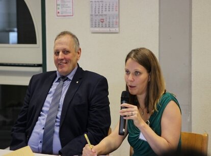 Diskusi dengan sukarelawan