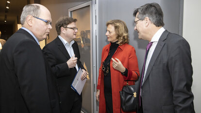 Professor Tuchel und Dr. Georg Mannsperger im Gespräch mit Kirsten von Hardenberg und Professor Paqué