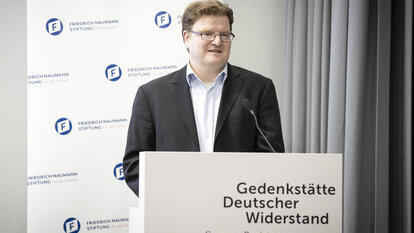 Dr. Georg Mannsperger, Programmreferent im Länderbüro Berlin-Brandenburg der Sttiftung für die Freiheit, bei seinen einleitenden Worten