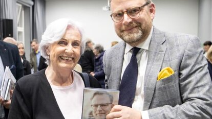 Cornelia Schmalz-Jacobsen, von 1988 bis 1991 Generalsekretärin der FDP und von 1991 bis 1998 Ausländerbeauftragte der Bundesregierung, mit Karl Graf Stauffenberg