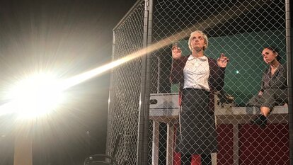 Im Gefängnis findet Sophie Scholl (Rüya Gürcan) in Else Gebel (Luna Hakim) eine Verbündete. 