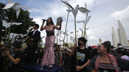 Zehntausende Menschen protestierten in Thailand gegen die Regierung.